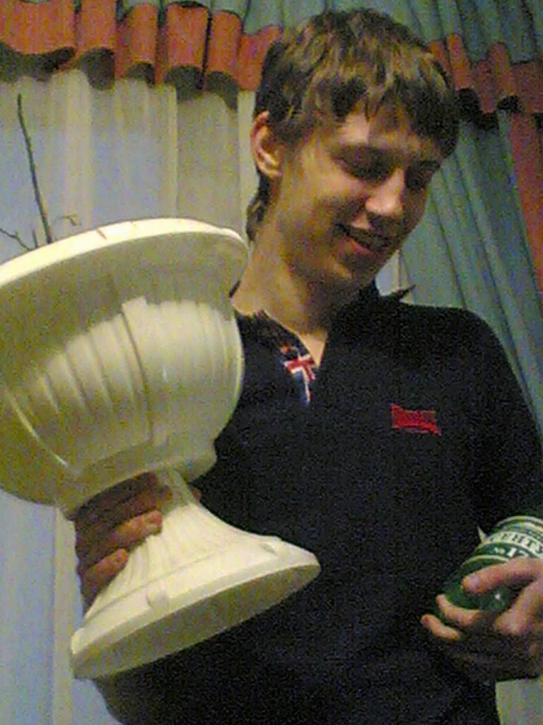    )))