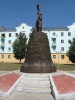 Памятник основателям города Клинцы. Вид сбоку
